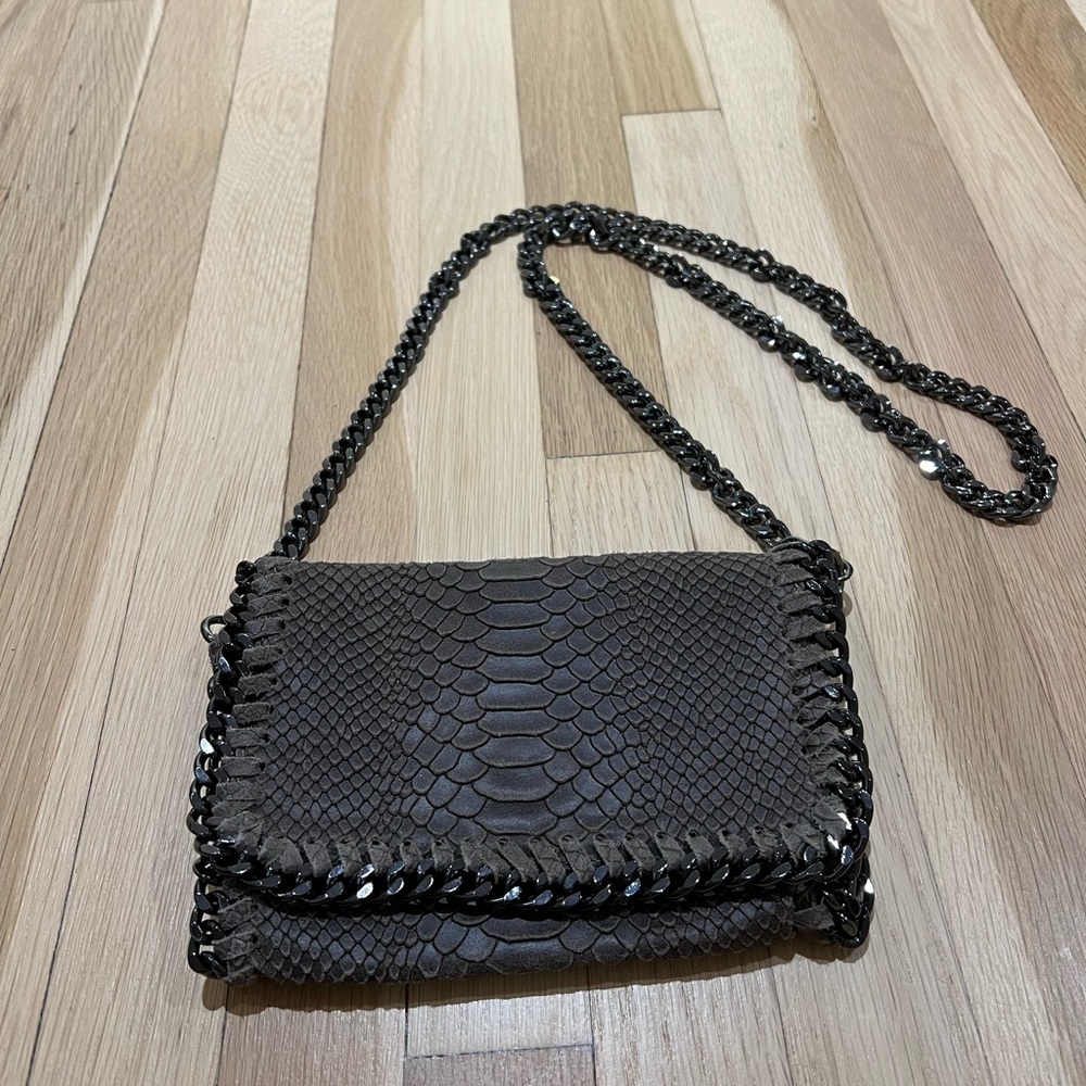 Italian bag with chain